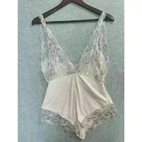 Marilyn Monroe Me Off Negligee Stretchy Lace Bodysuit Lingerie Pink Size M EUC - Picture 16 of 16